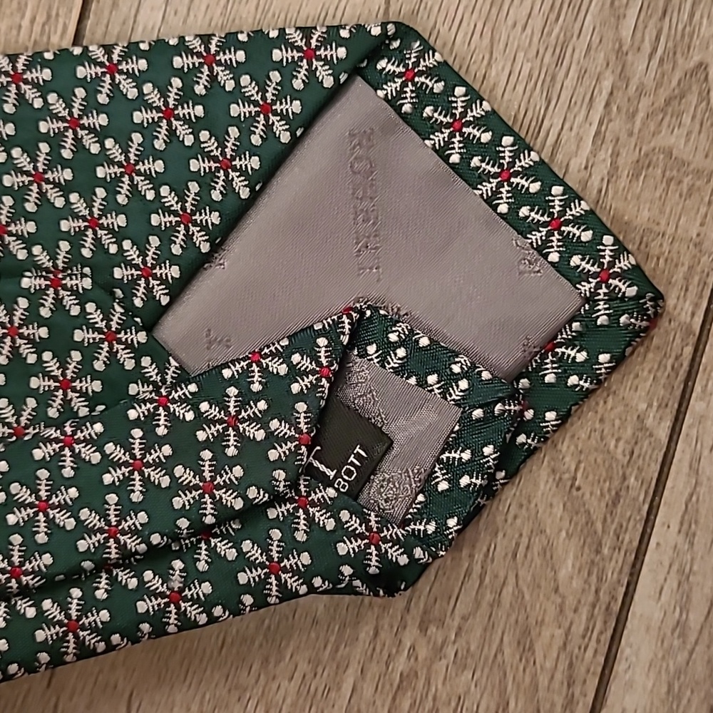 ROBERT TALBOTT Metallic Dark Green Snowflake Floral Hand Sewn USA Mens Silk Tie - Picture 5 of 6